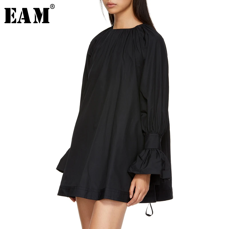 

[EAM] 2019 New Spring Summer Round Neck Long Flare Sleeve Black Loose Big Size Pleated Shirt Women Blouse Fashion Tide JS681