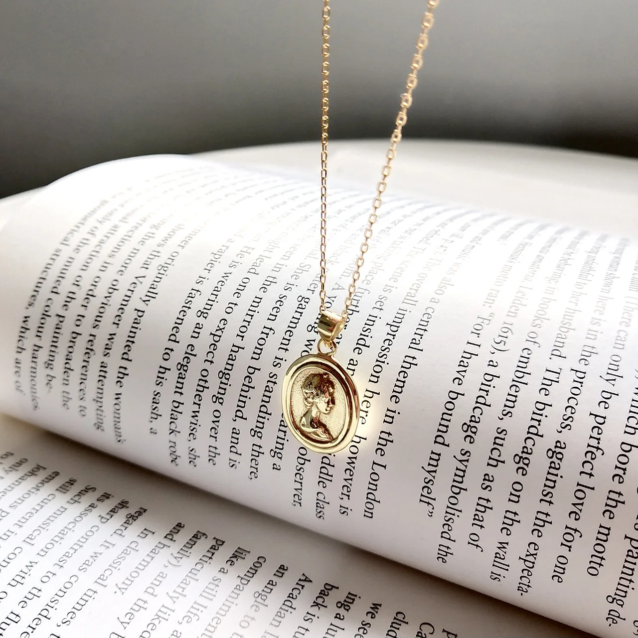 

Euro-American Design 925 Solid Silver Gold Pendant Three-dimensional Embossed Portrait Oval Round Coin Necklace