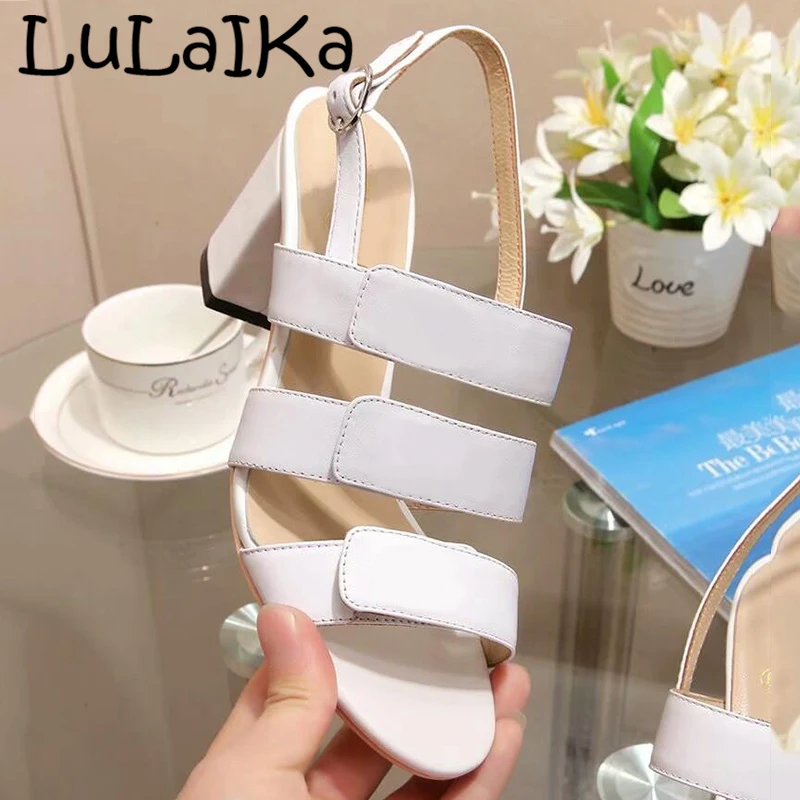 

Summer Fashion New Brand Woman Solid Color High Heels 2019 Sexy Metal Buckle Shining Thick Heel Lady Wedding Party Sandals Shoes