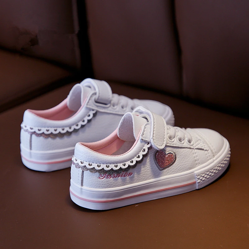 2019 الربيع فتاة تزلج أحذية الأبيض شرابة للطفل الاطفال أقدم الأطفال حذاء كاجوال الأبيض ليتل القلب بو الجلود ستوكات c310