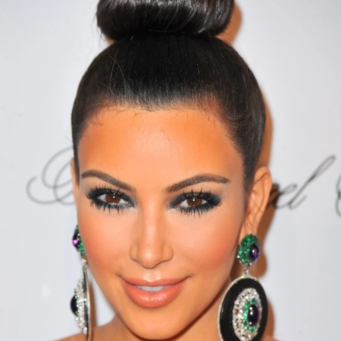 Ким Кардашян в прибытии для Angel Ball Benefit Foundation For Cancer Research (8x10) | Дом и сад