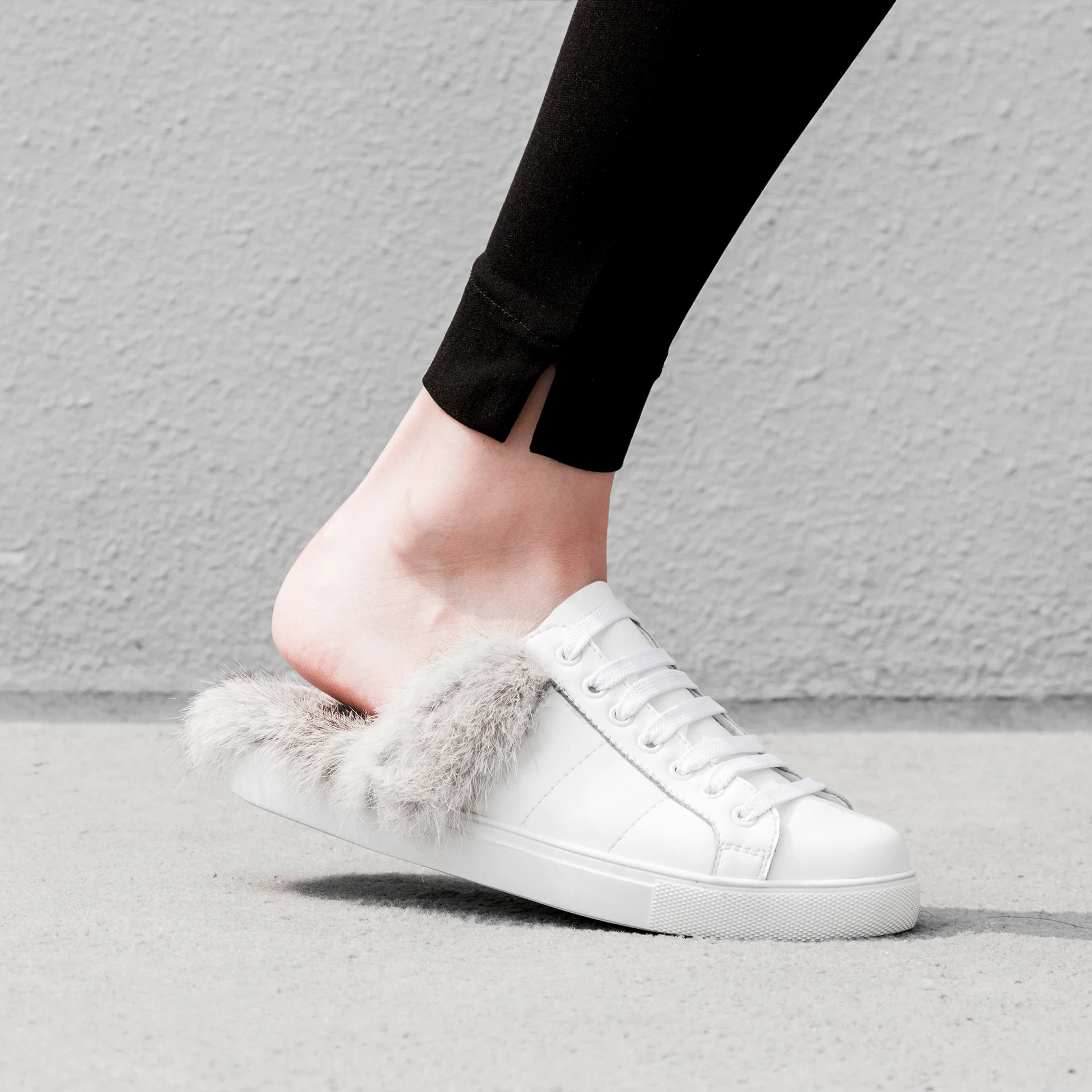 

2019 Winter Fur Slippers White Leather Shoes Lace Up Round Toe Flat Mules Natural Rabbit Fur Shoes Women