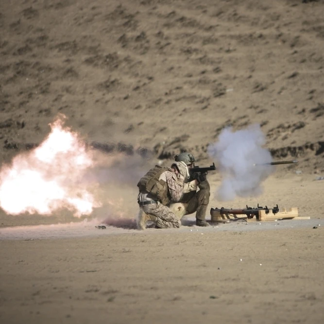 A soldier fires a rocket-propelled grenade launcher Poster Print (34 x 23) | Дом и сад