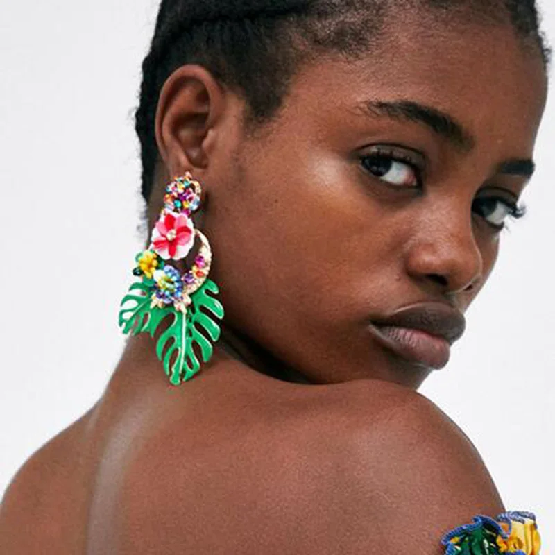 

Bohemian Crystal Flower Leaf Earrings Rhinestone Green Large Long Drop Earrings for Women Fashion Statement Fashion Jewelry 2019