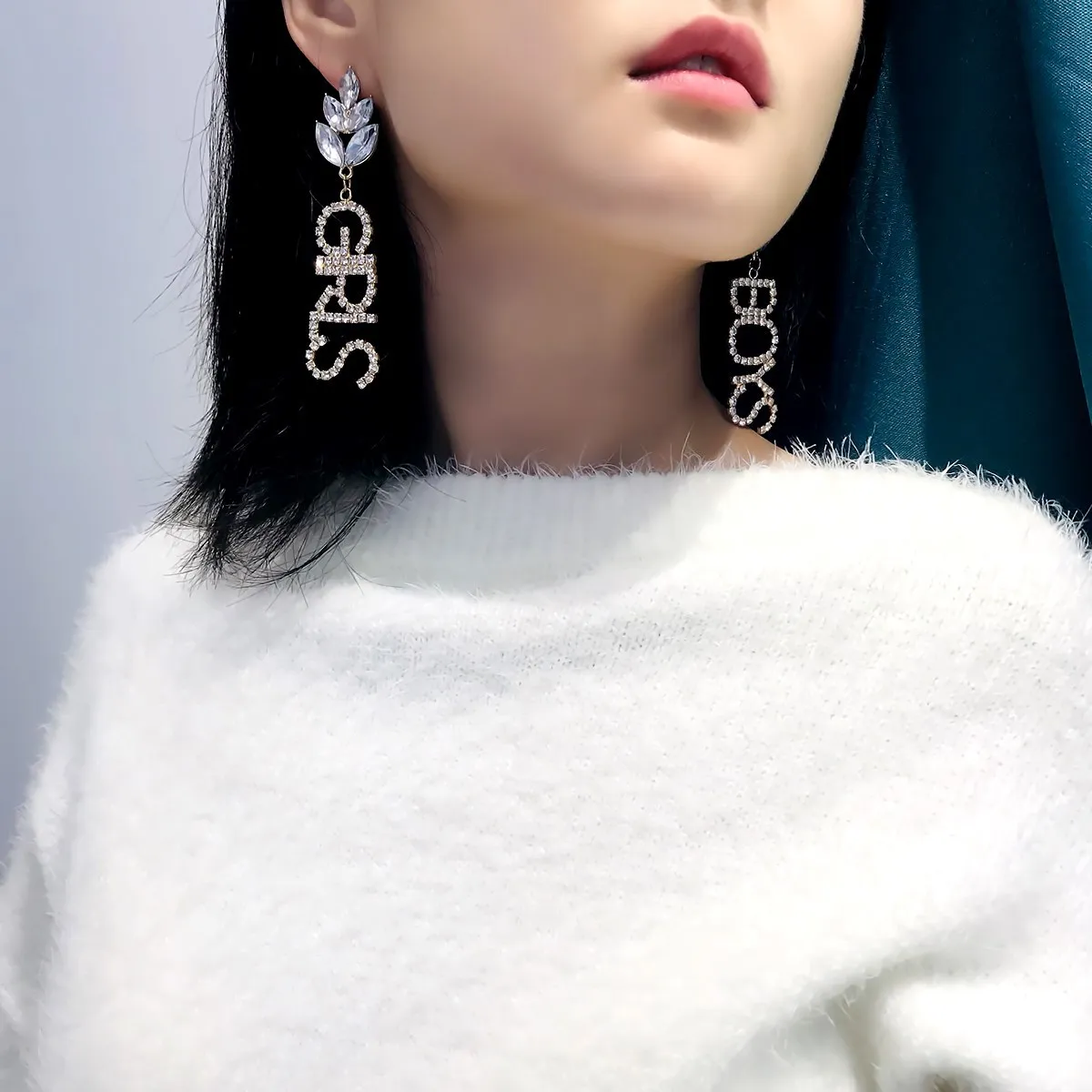 

MESTILO 2019 Korean Shiny Rhinestone GIRLS BOYS Asymmetric Letter Woman Earrings Large Pearl String Tassel Long Luxury Earrings