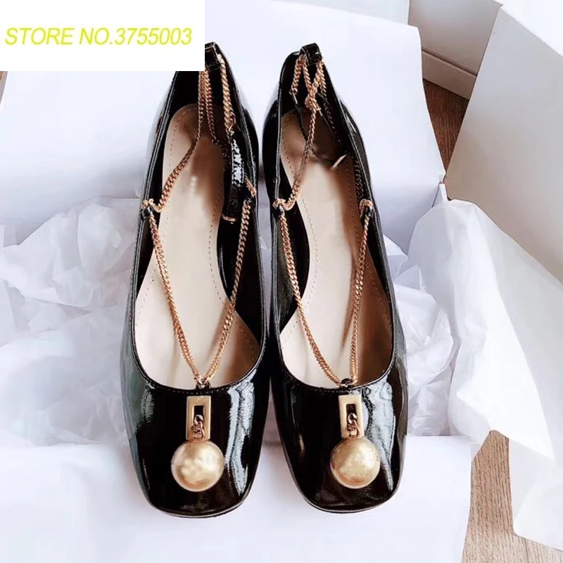 

2018 Newest Chic Gold Chain Gladaitor Shoes patent Leather Woman Ball Decor Cross Strap Low Heel Shoes Lady Fashion Single Shoes