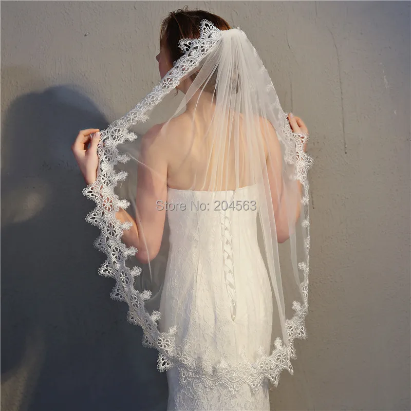 

Charming One-Layer Wedding Veil Lace Stunning Bridal Veils with Comb QY