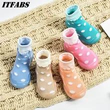 Теплые хлопковые носочки для детской кроватки нескользящие носки в горошек для маленьких мальчиков и девочек Тапочки для новорожденных от 0 до 12 месяцев