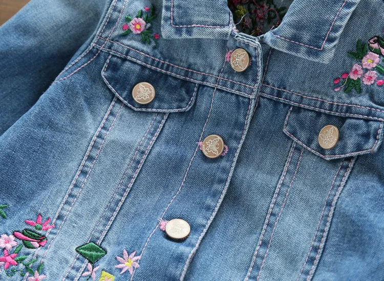 Новое пальто для девочек джинсовое пальто с цветочной вышивкой в Корейском стиле детская одежда
