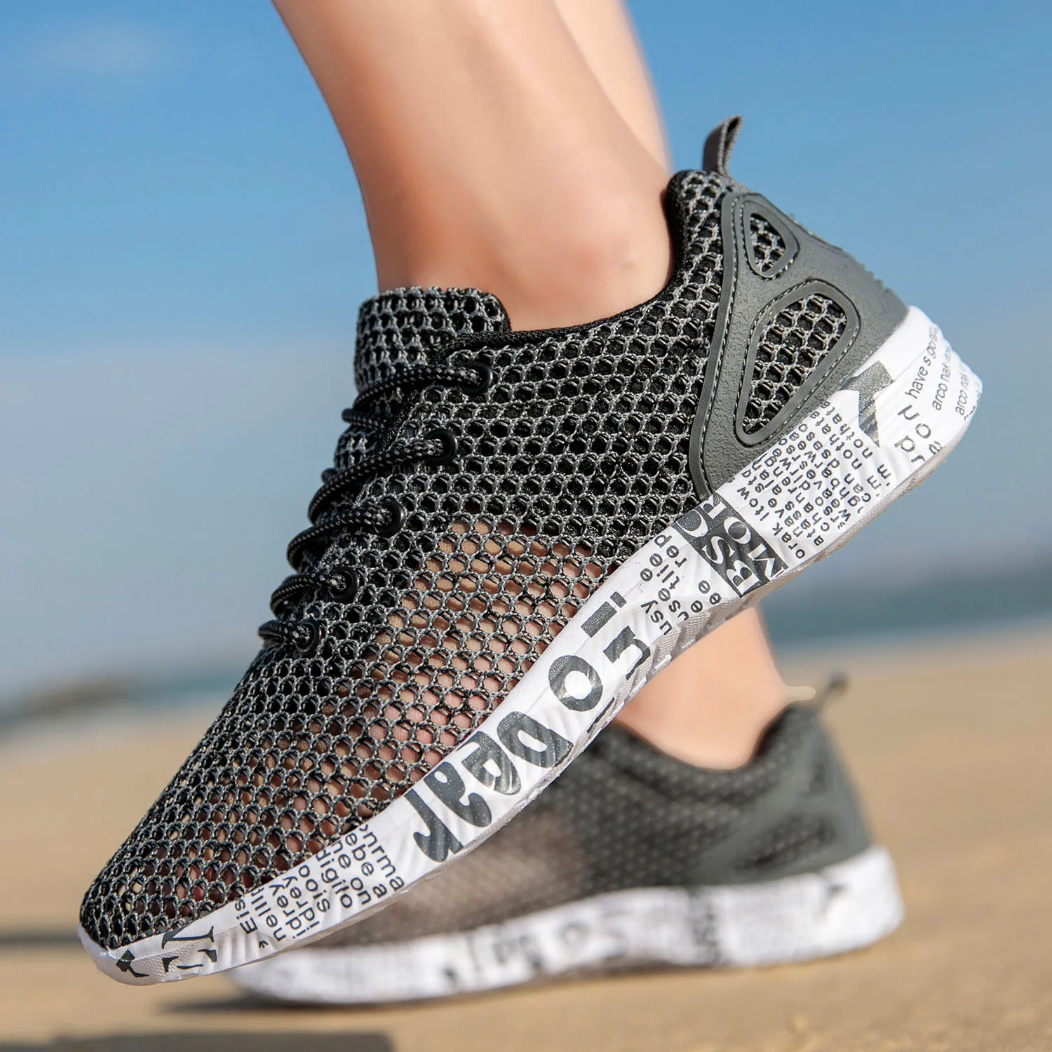 

Breathable Men Sneakers Male Shoes Non-slip Soft Mesh Shoes Slip On Light Wading Shoes Quick Dry Sea Rivers Beach Water Shoes