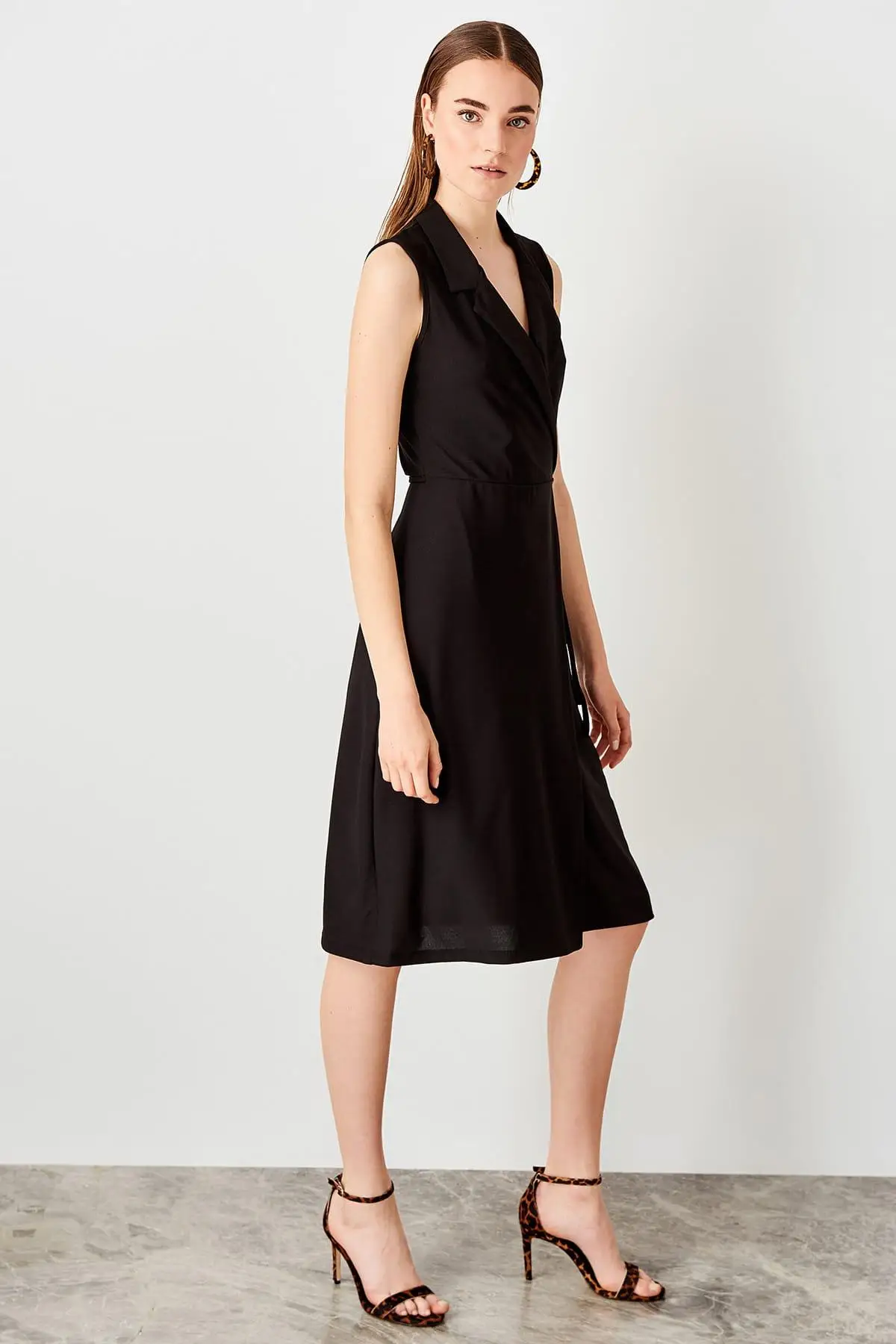 Trendyol черное трикотажное платье с рубашечным воротником TWOSS19ST0175 | Женская одежда
