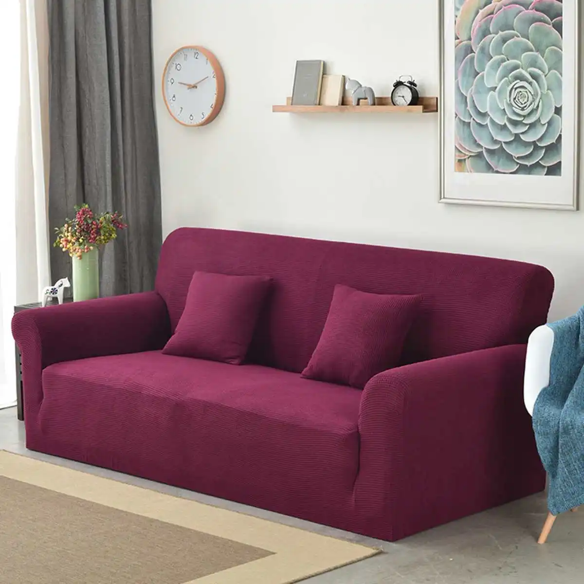 Диван флис. Диван флис. Свисающее покрывало с кровати. Одеяло на кровати. Накидка на диван.