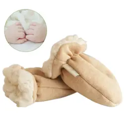 Зимние утолщенные утепленные хлопковые перчатки младенческой новорожденного лица анти захватывающие варежки для 0-6 месяцев