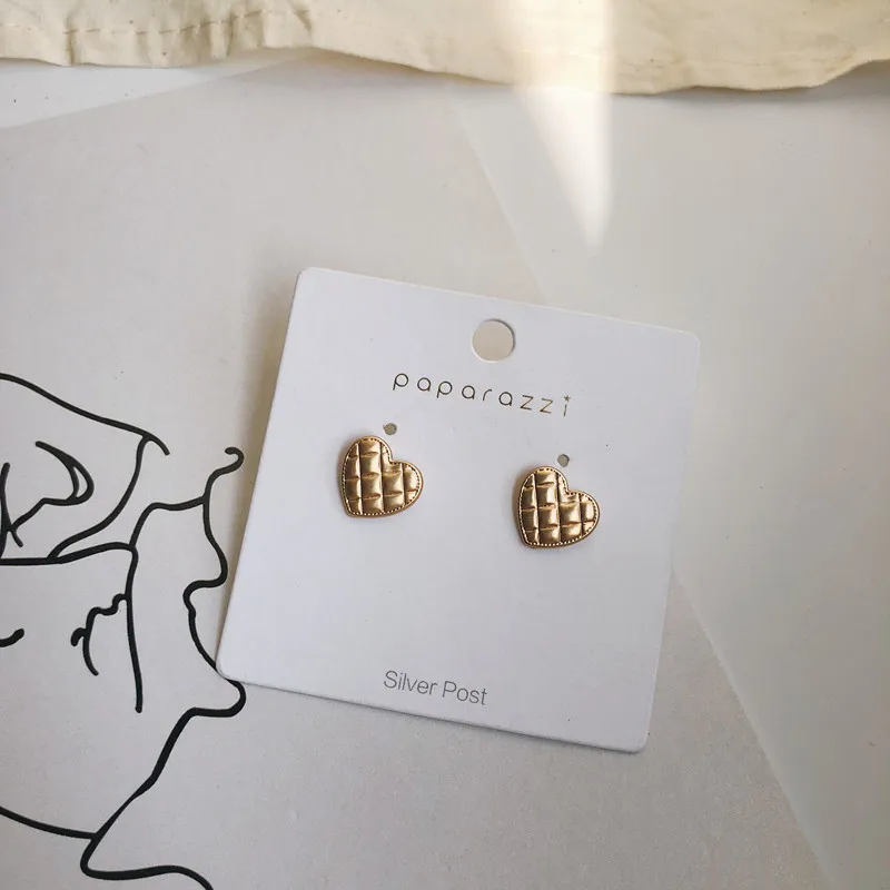 

2019 Metal Heart Stud Earrings Luxury Fashion Small Plaid Statement Earrings Women Wedding Jewelry Wholesale