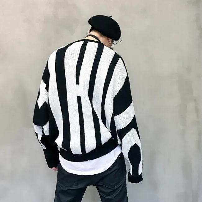 

#1501 Spliced Color Black And White Knitted Sweaters Batwing Sleeve Hip Hop Sweaters Men Loose Oversized Striped Sweater Unisex