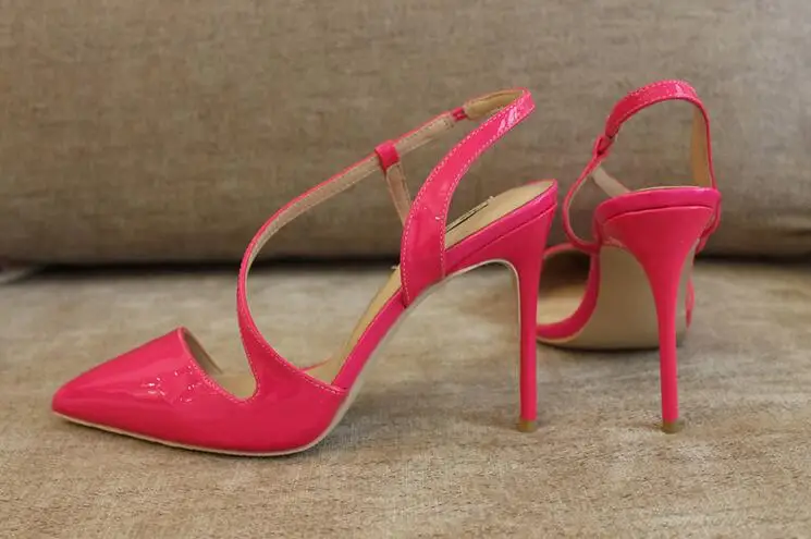 Лидер продаж; розовые туфли-лодочки из лакированной кожи; женская обувь; свадебные туфли с вырезами и острым носком; обувь для торжеств с перекрестными ремешками для невесты
