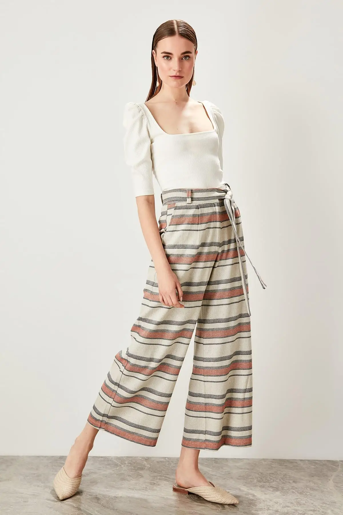 

Trendyol Multicolour Belt Detail Pants TWOSS19IE0044