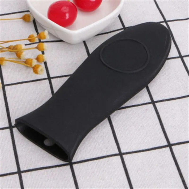 

Silicone Handle Holder Lodge Pots Sleeve Ashh Cover Grip for Kitchen Pan Hold Practical Kitchen Accesories Oil Splash Protectors