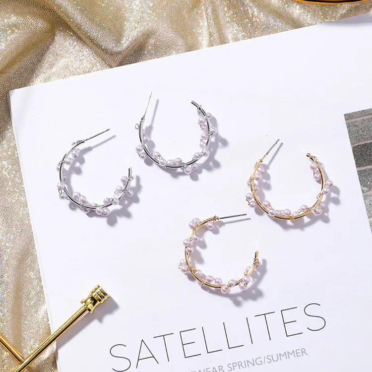 

New Simple Gold Metal Lines Surround Pearl Beads Geometric Round Circle Small Hoop Earrings For Women Wedding Party Jewelry