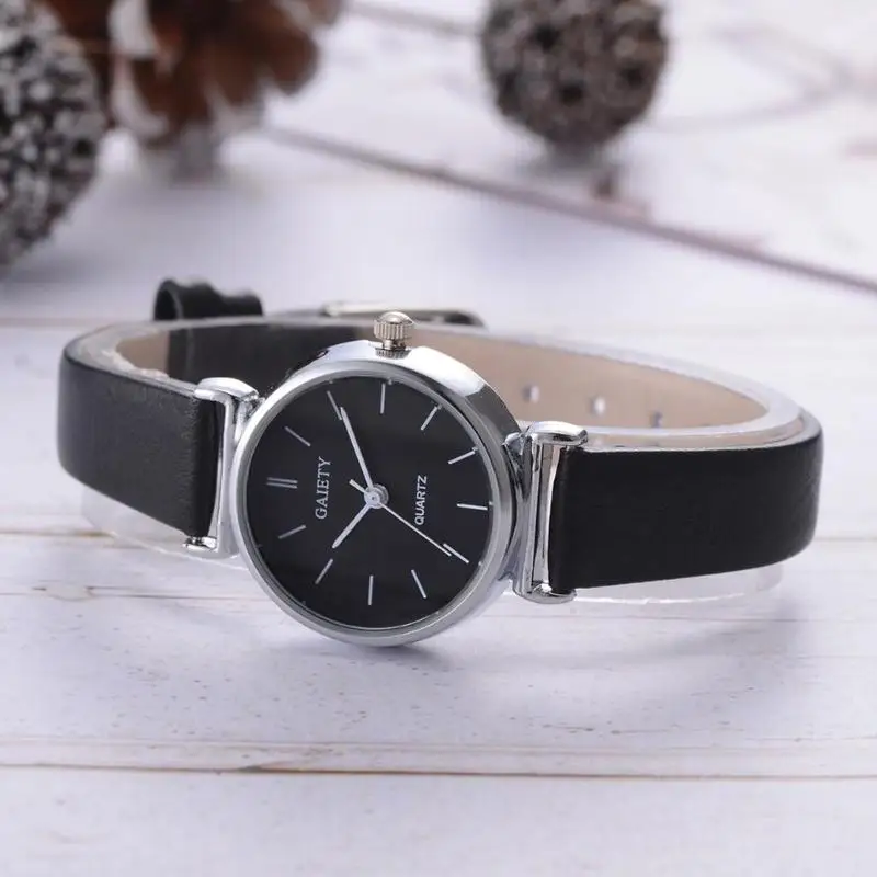 

GAIETY Women PU Leather Watches Female Clock Quartz Watch Retro Design Leather Analog Alloy Quartz WristWatch