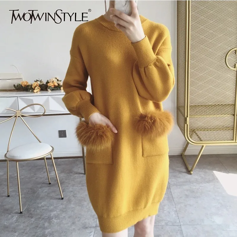 Женское вязаное мини платье TWOTWINSTYLE Осеннее Белое Мини Платье оверсайз с длинными