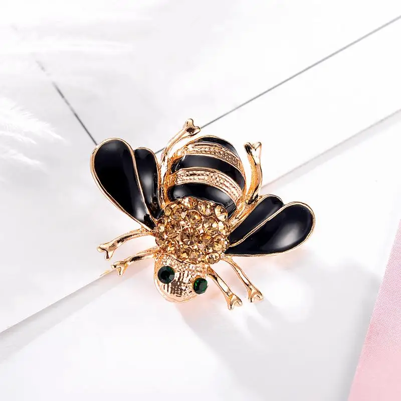 

Golden Bees Brooch Black Enamel Corsage Hats Scarf Clips Accessories Green Eyes Brooches for Woman Brooch Jewelry Pins