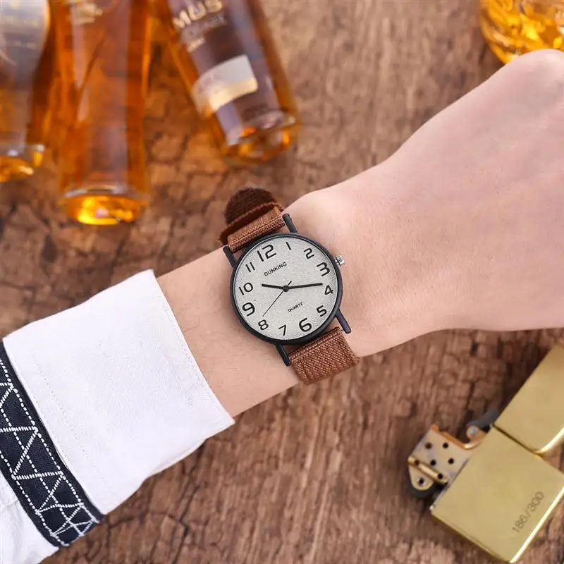 2019 حزام نايلون نمط الكوارتز النساء ووتش الأزياء عارضة أزياء ساعة معصم Relojes قطرة الشحن العسكرية ووتش نمط