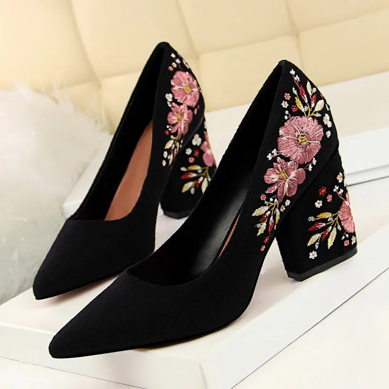 

Fashion Women 8.5cm High Heels Female Sexy Block Heels Flower Luxury Wedding Pumps Lady Embroider Green Cute Shoes DS-B0315