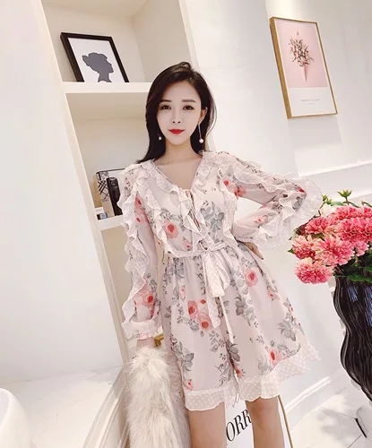 

On Vacation Wind Long Sleeve Lin Tai Pantskirt Woman 2019 Spring Xia Xinkuan Printing Lace V Lead Lotus Leaf Edge Belt