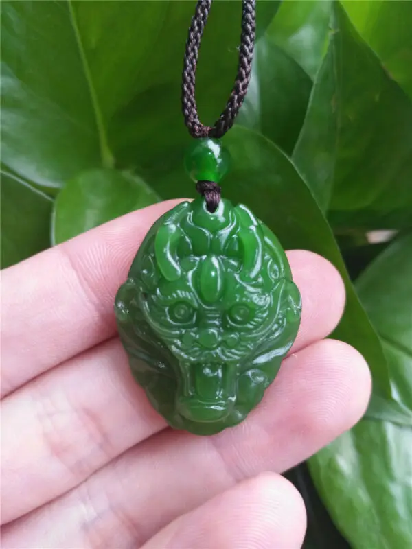 

Natural Green Jade Dragon-Head Chinese Hand-Carved Lucky Amulet Pendant