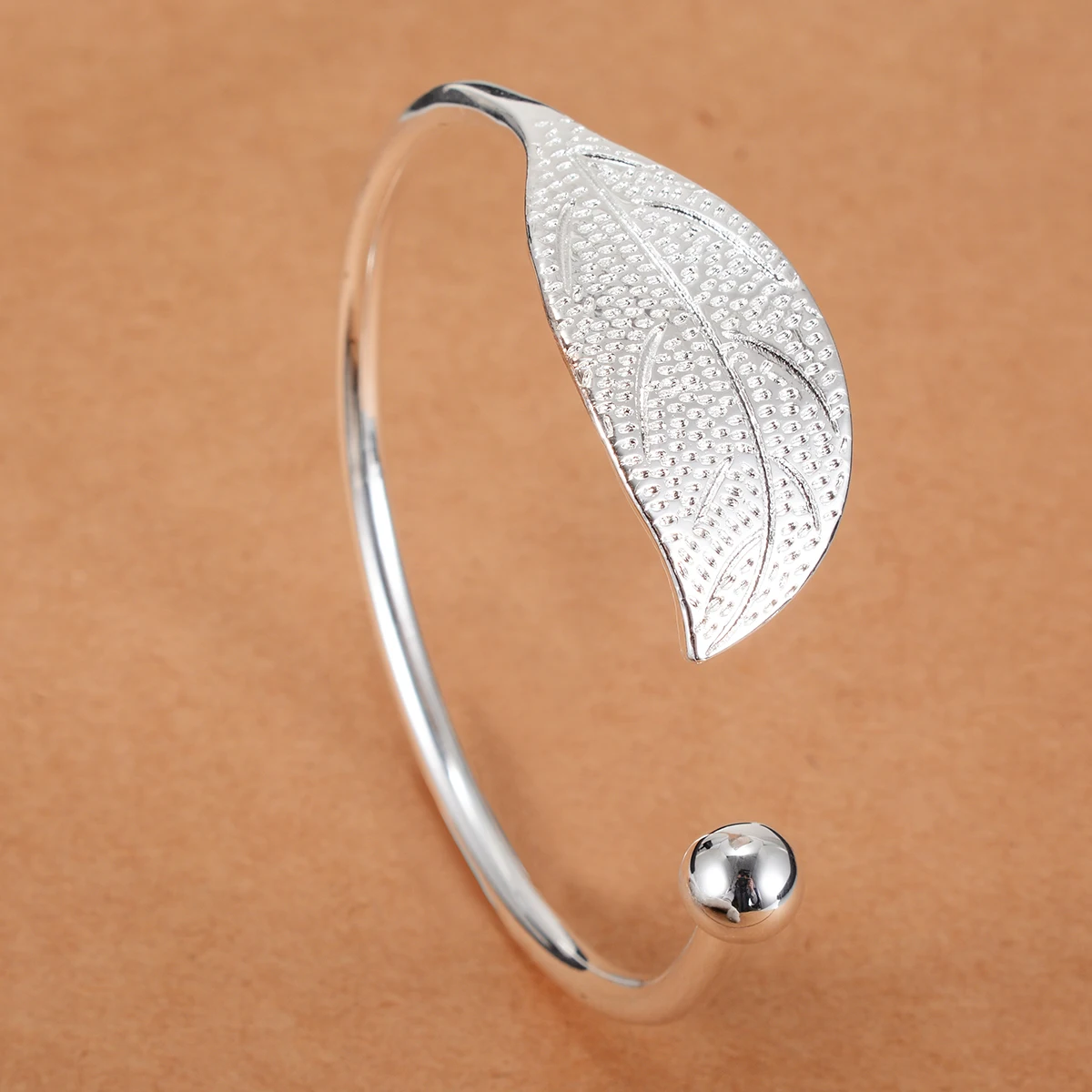 

Shellhard Trendy Open Cuff Leaf Bracelet Bangles for Women Sliver Simple Plant Bracelet Femme Boho Jewelry Birthday Gift