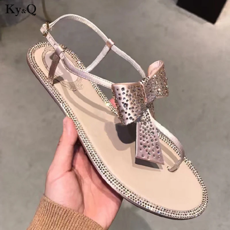 

2019 Summer New Fashion Ladies Rhinestone Word Buckle With Comfortable Bow Clip Toe Wear Beach Non-slip Casual Wild Flat Sandals