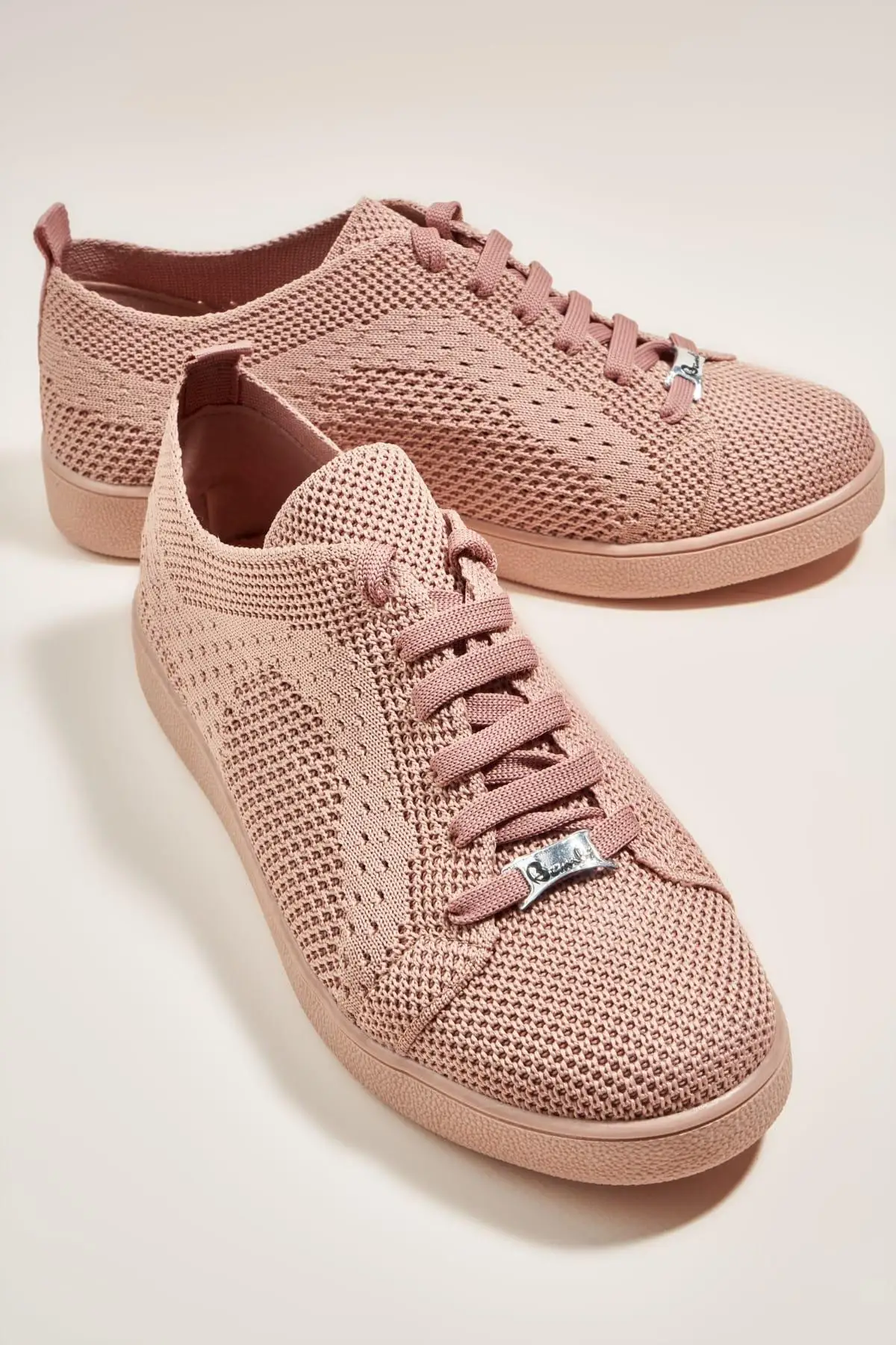 

Bambi Powder Women 'S Sneaker H0513038004