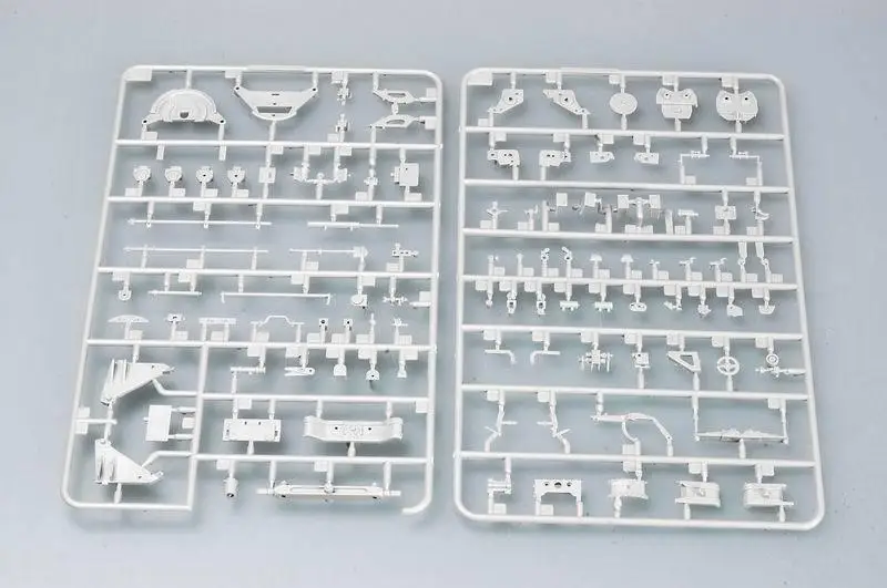 Трубач 1/35 02304 Пособия по немецкому языку 15 см sFH 18 поле гаубица