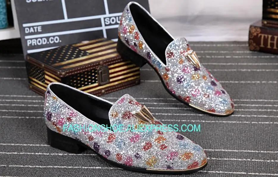 

2019 Luxury Men Loafers Stone Studded Shoes Bling Bling Loafer Shoes Mens Smoking Slippers Leisure Flats Red Bottom Dress Shoes