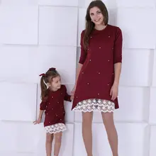 Одинаковые комплекты для семьи; одежда для мамы, тети и дочки; кружевное лоскутное платье с короткими рукавами; красное платье с жемчужным декором для маленьких девочек