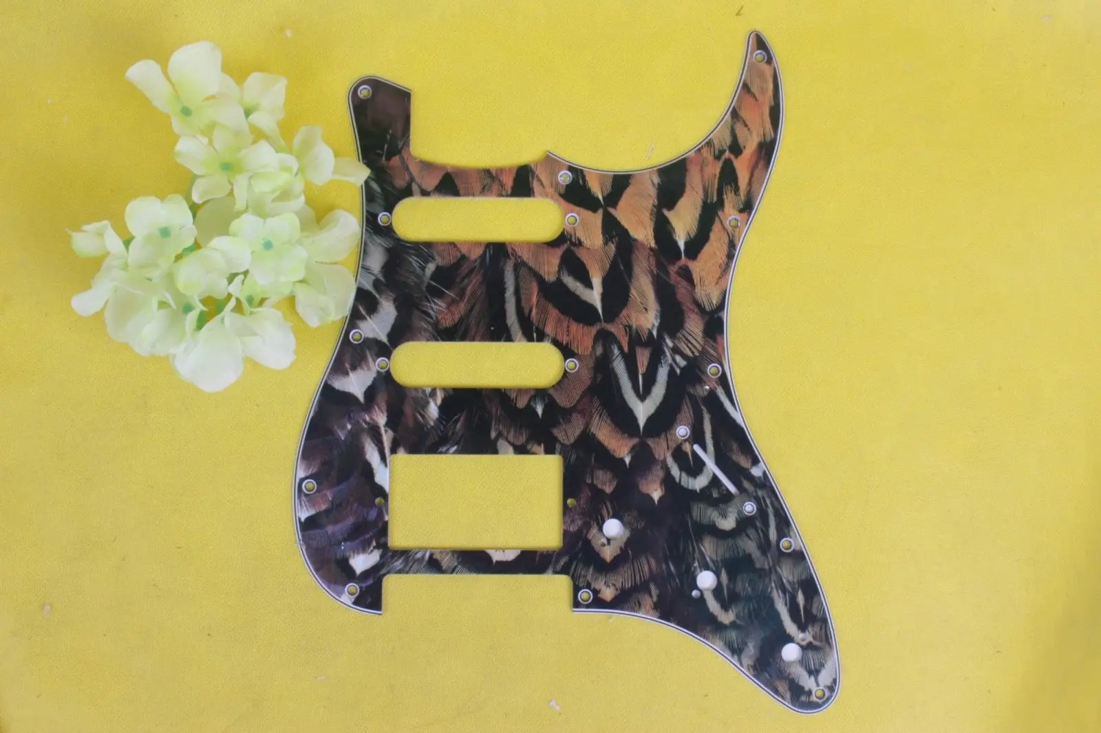 Yinfente Electric Guitar Pickguard Scratch Plate Strat Stratocaster