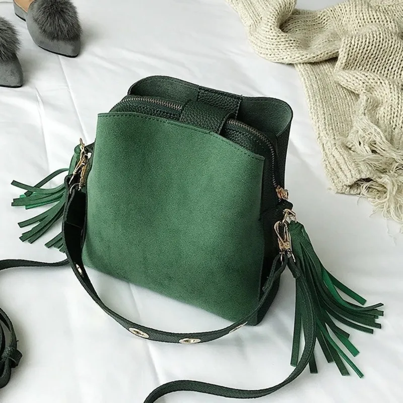 فرك أكياس Crossbody للنساء حقيبة يد فاخرة مصمم العلامة التجارية الشهيرة خمر الأنثوية الكتف دلو حقيبة شرابة السيدات كيس الرئيسي