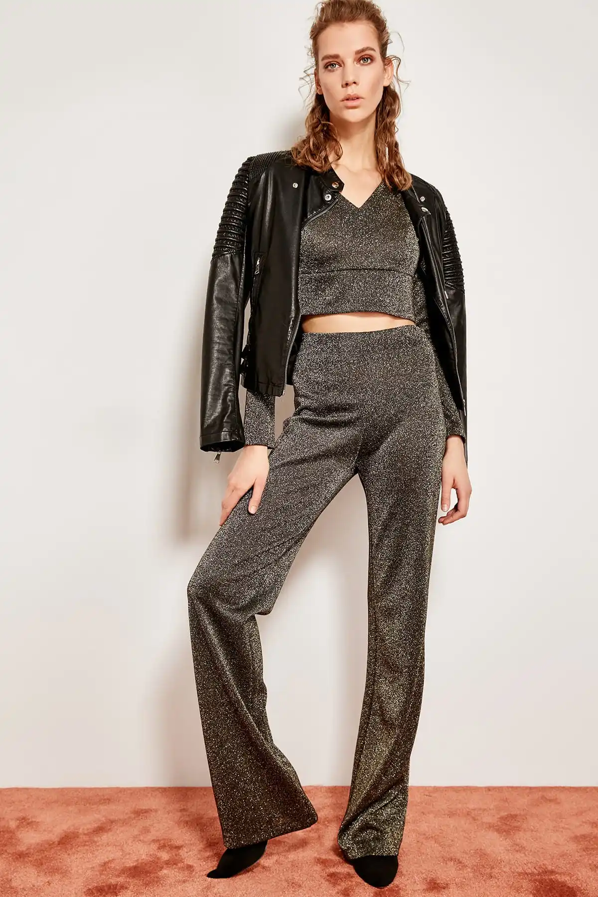 Вязаные брюки. Вязаные брюки черные. Трикотажные штаны в рубчик. Широкие трикотажные брюки. Широкие штаны.