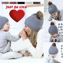 Для мамы и ребенка Семья Соответствующие Hat зима теплый вязаный шапка-бини с мехом Pom вязаный крючком AT лыкепки меховые шары