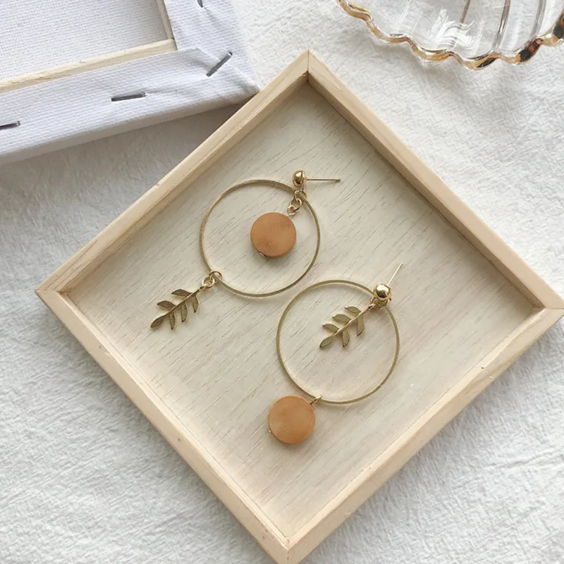 

New Fashion Korea Temperament Asymmetry Leaf Leaves Geometry Circle Round Wooden Drop Earrings For Women Jewelry Accessories