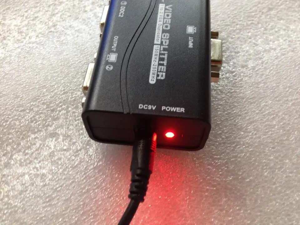 Черный 1-2 порта VGA видео сплиттер Дубликатор 1-in-2-out 250 МГц устройство cascadedable сапоги видео сигналы 65 м 1920*1440