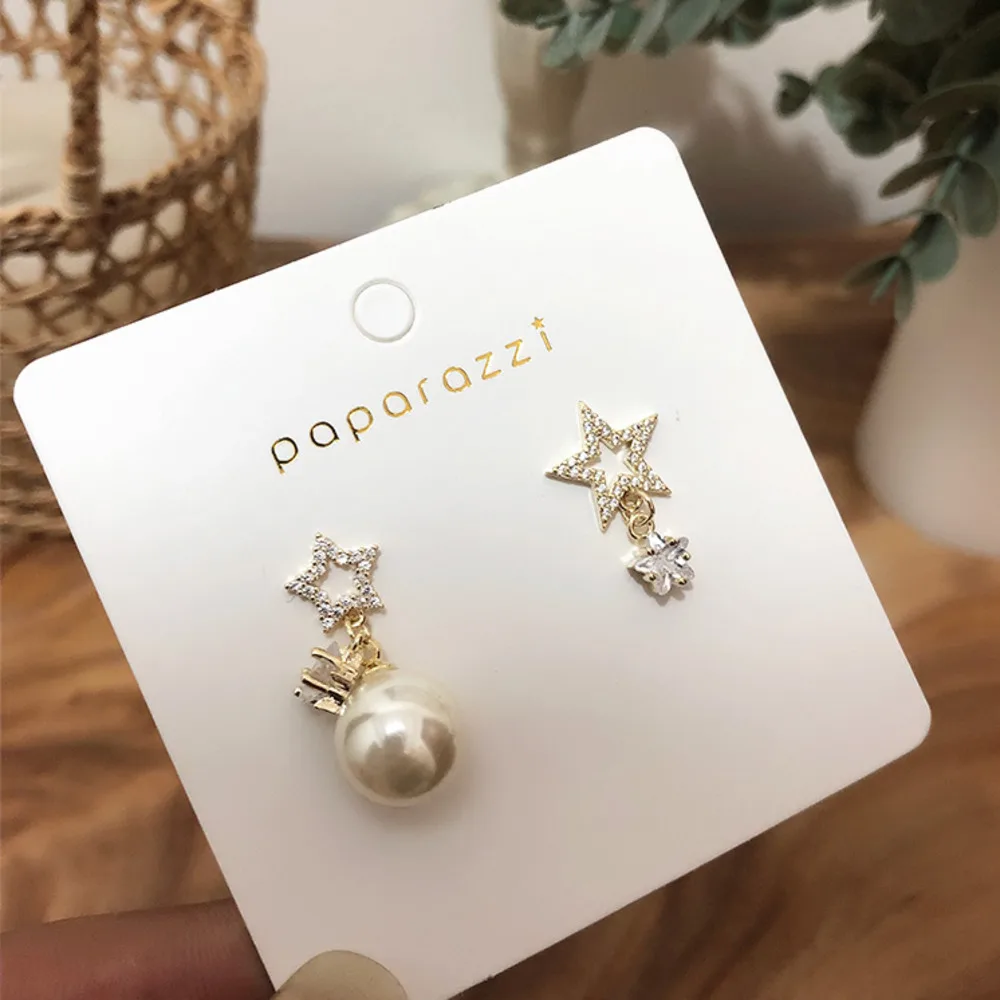 

2019Korea Hot Fashion Temperament Wild Asymmetric Crystal Zircon Star Star Pearl Earrings Female Models Sweet Party Cute Jewelry