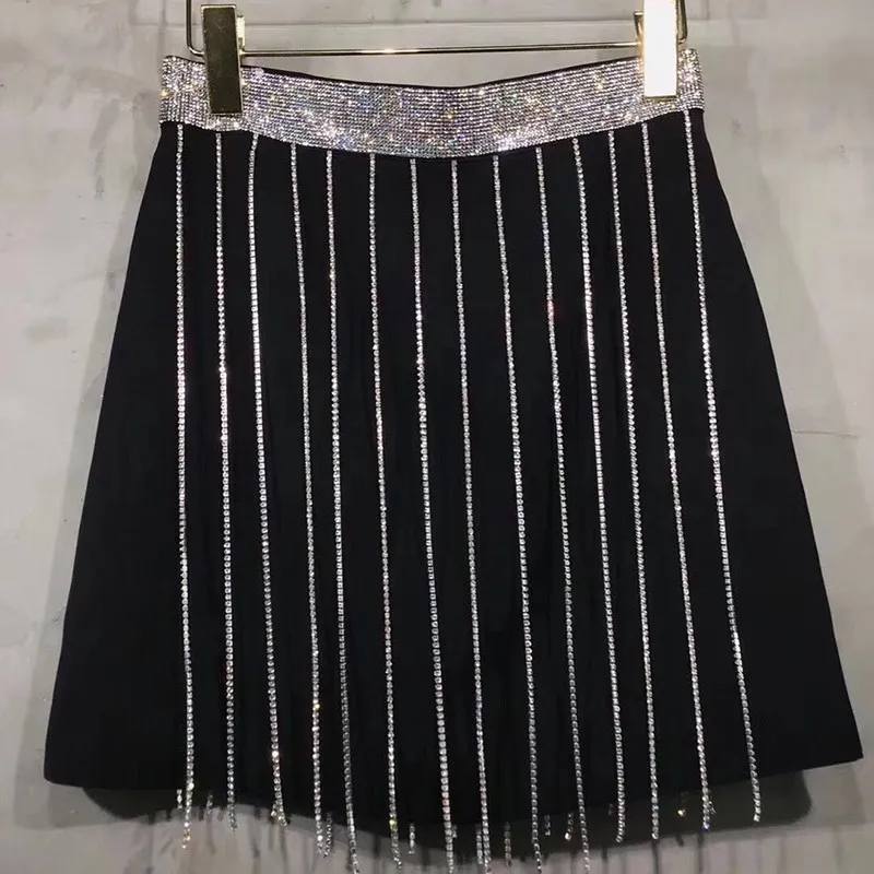 TWOTWINSTYLE Женская юбка в стиле пэчворк с тяжелыми бриллиантами и кисточками, черные мини юбки с высокой талией, женская модная Корейская Весенняя коллекция