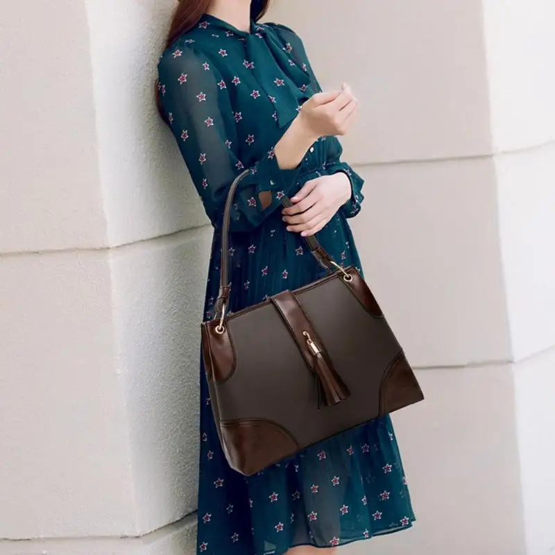 سعة كبيرة أزياء النساء شرابة مخلب يد الكتف الأعلى مقبض حقيبة سعة كبيرة أزياء النساء شرابة مخلب يد الكتف الأعلى مقبض حقيبة