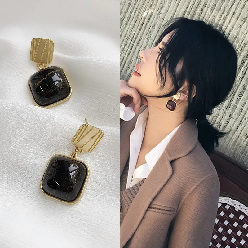 

2019 new design brand earrings color stone simple earrings for women.