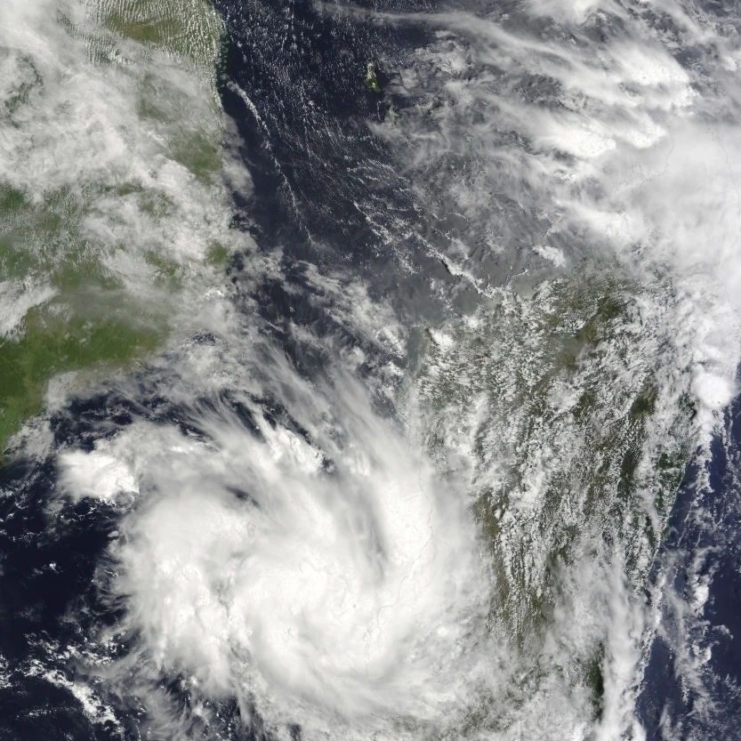 Tropical Cyclones Eric and Fanele approaching Madagascar Poster Print (15 x 12) | Дом и сад