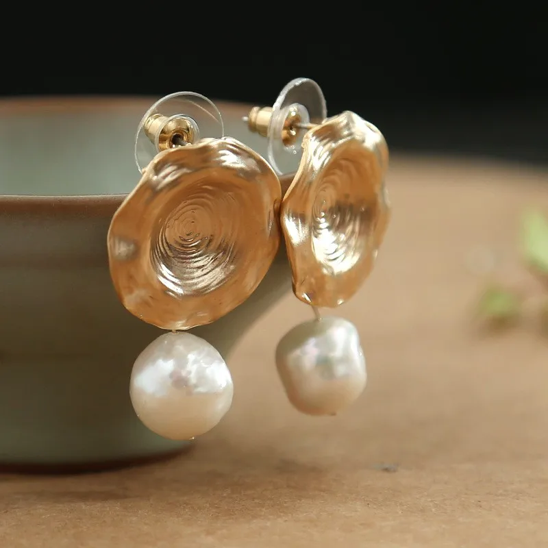 

New Arrival Hyperbole White Baroque Pearls Woman's Drop Earrings Gold Plating/ Silver Copper Flower Shape Earring for Bridal