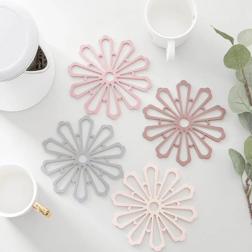 

Simple Flower Silicone Coaster Creative Soft Insulation Pad Bowl Mat Kitchen Anti-hot Mat Coffee Drink Pad