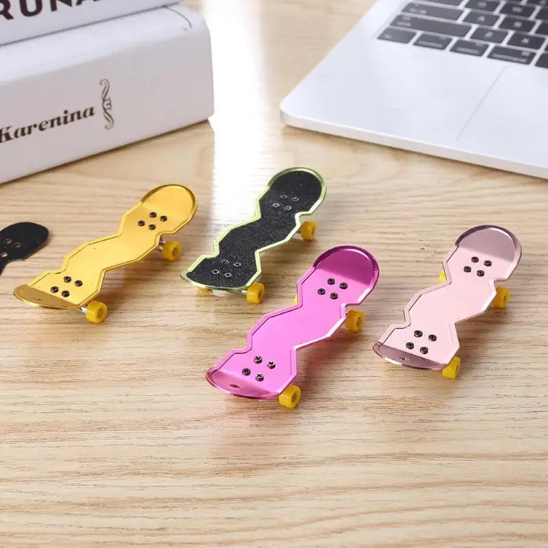 

Creative Complete Mini Fingerboard Finger Skate Board Developmental Toys Alloy Finger Skateboard Novelty Toys for Children Gifts